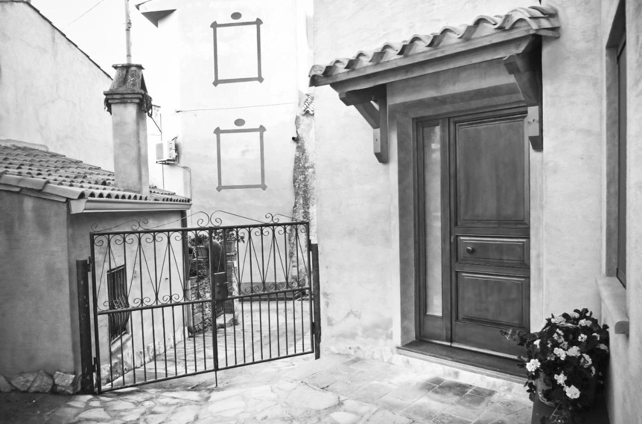 Casa De Ajala - B&B De Charme In Antica Dimora Totalmente Ristrutturata E Dotata Di Tutti I Confort Bagni Privati Spazio Living Patio Esterno Ambienti Climatizzati Degustazioni Prodotti Locali Làconi Exterior foto
